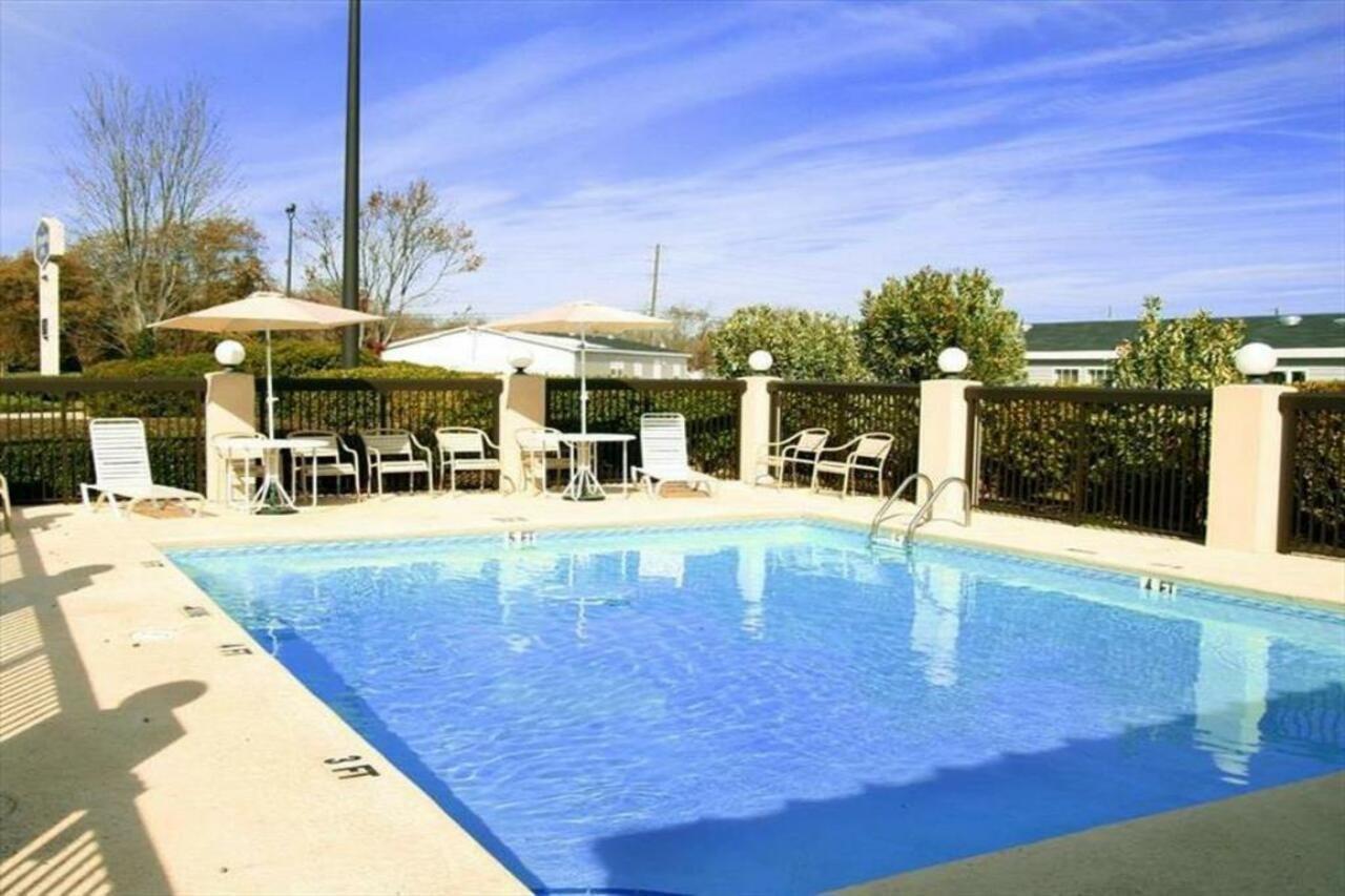 Dublin Inn And Suites Екстер'єр фото