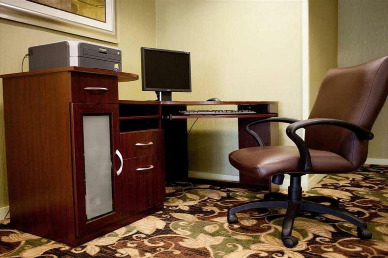 Dublin Inn And Suites Екстер'єр фото