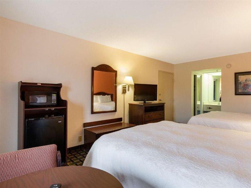 Dublin Inn And Suites Екстер'єр фото