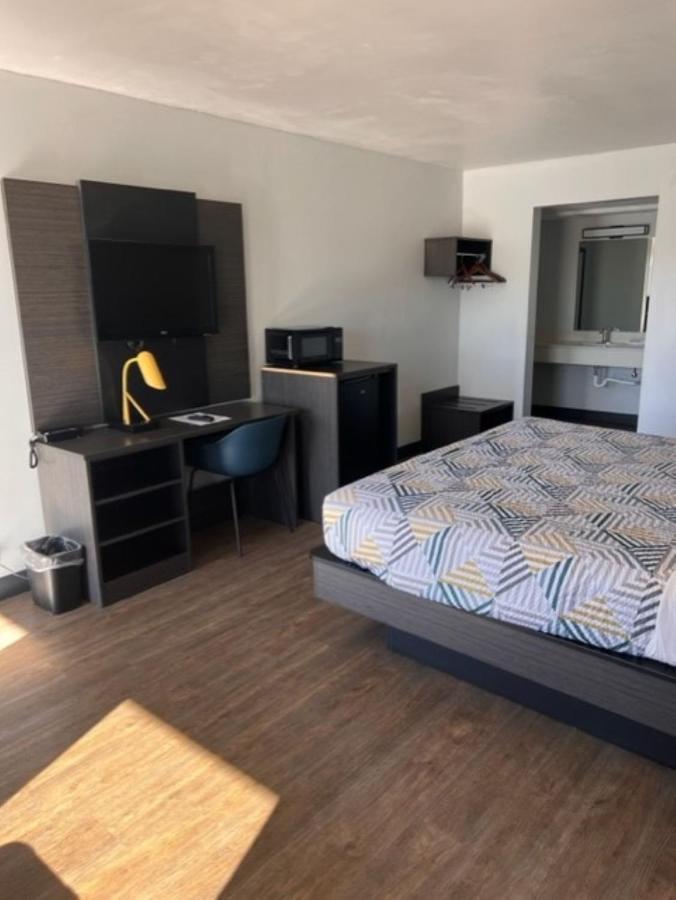Dublin Inn And Suites Екстер'єр фото