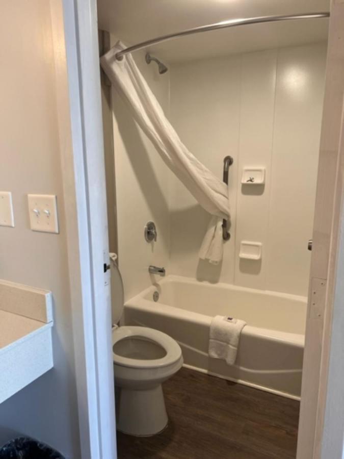 Dublin Inn And Suites Екстер'єр фото